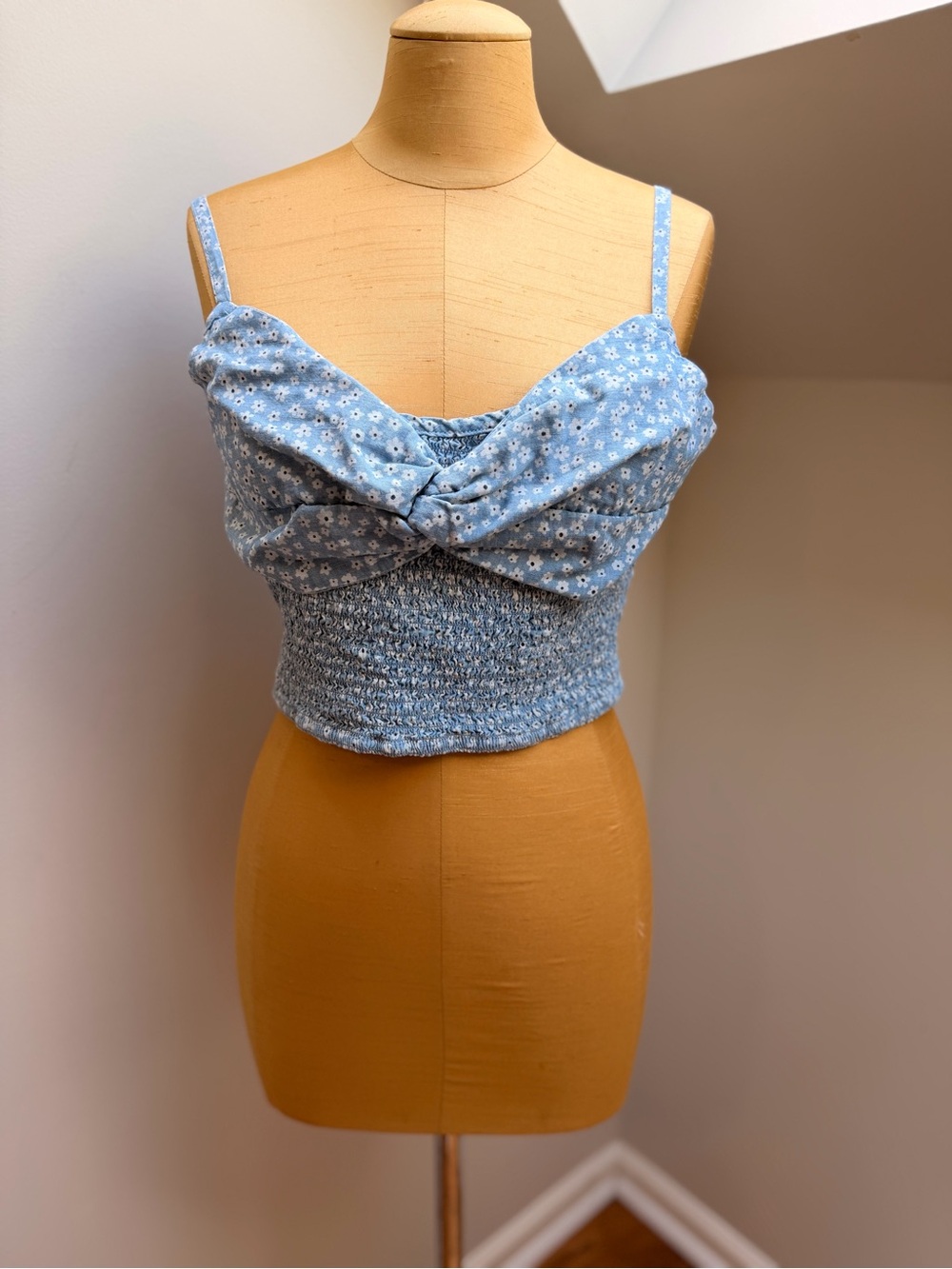 American Eagle Light Blue Floral Twist-Front Smocked Cami 100% cotton